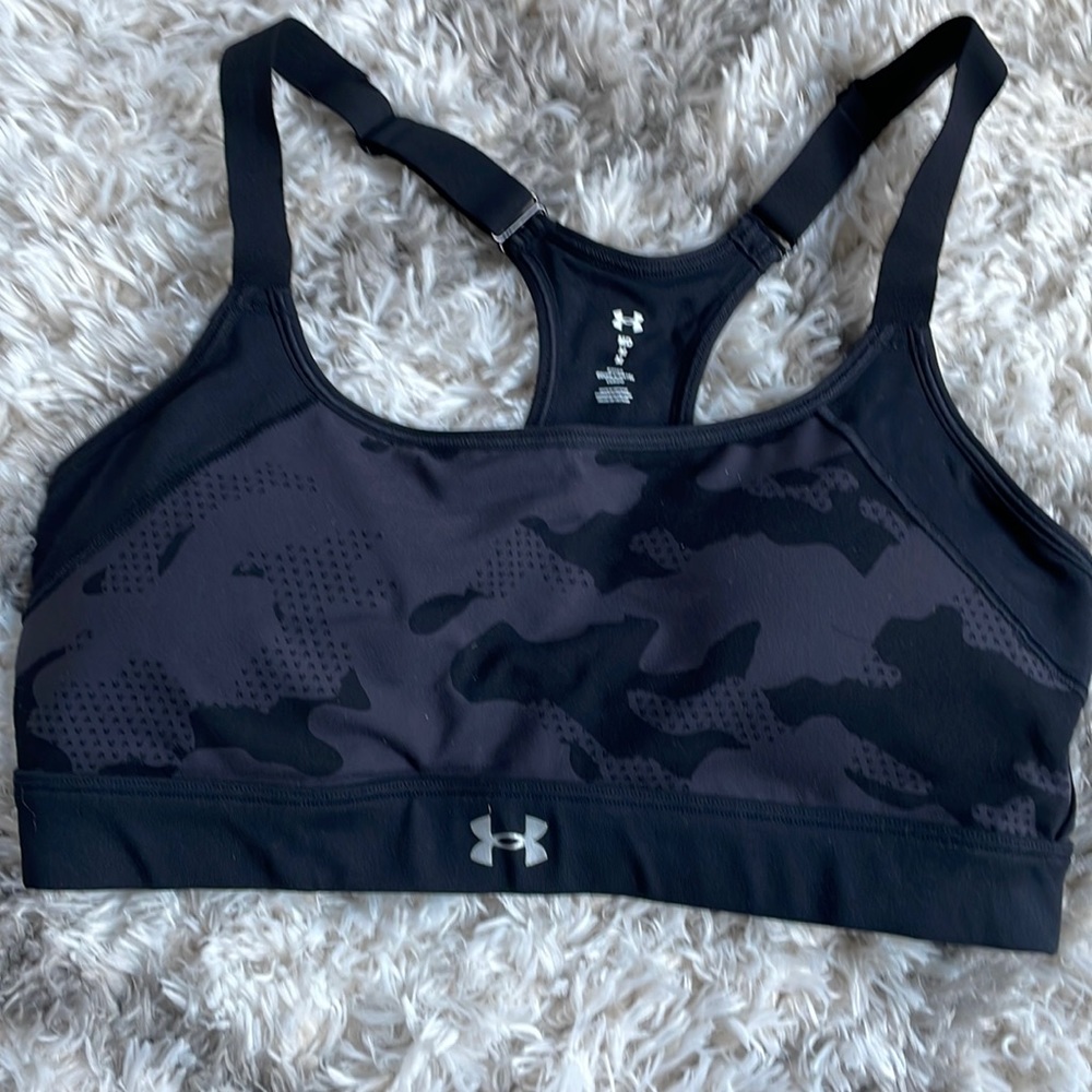 Under Armour Sports Bra Size M